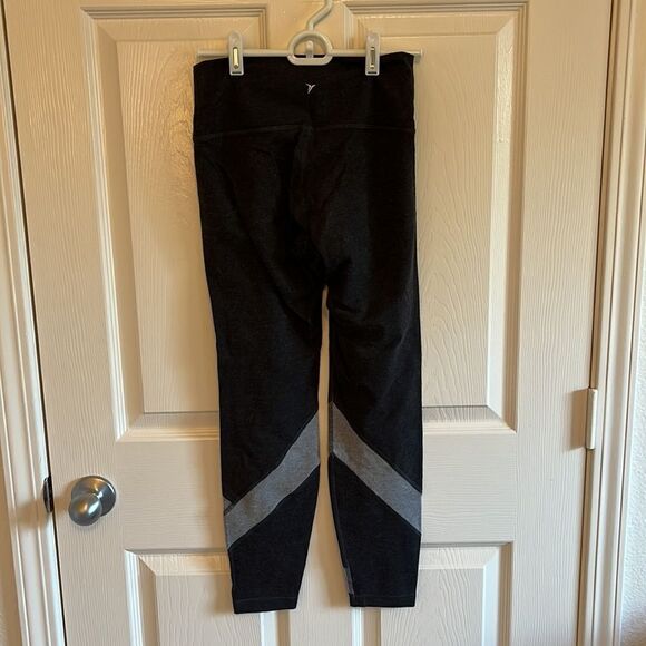 Old Navy Active Leggings - Picture 5 of 8